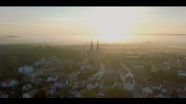 Dii Mavic Pro 4k Timelapse / Hyperlapse Skara Cathedral in Sweden смотреть онлайн