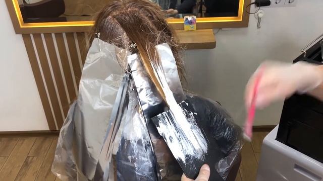 Окрашивание корней и балаяж волос