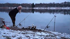 ФИДЕР на подножье ХОЛМА.  Зимняя ловля на реке ЗАПАДНАЯ ДВИНА с ночёвкой.