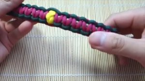How to Make a Vision Themed Cobra Knot Paracord Bracelet Tutorial(360P)