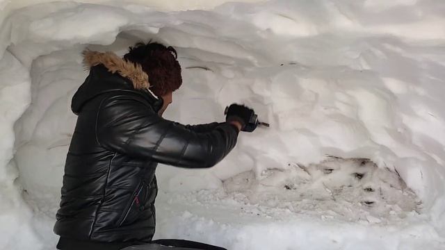 снежная зима одиночный кемпинг выживание