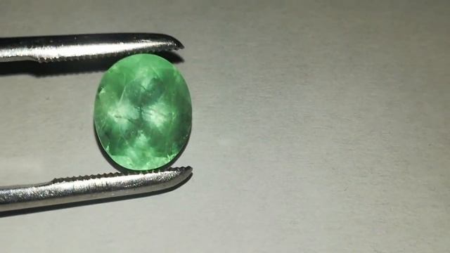 Натуральный изумруд 5.12Ct 12 x 10 mm смотреть онлайн