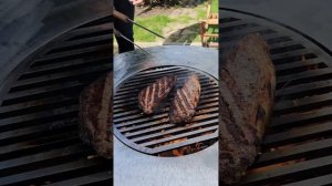 Сочные стейки на костровой чаше!