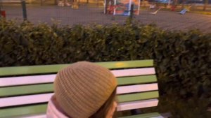 Стеша катается на лошадке