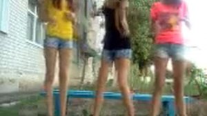 девки классно танцуют