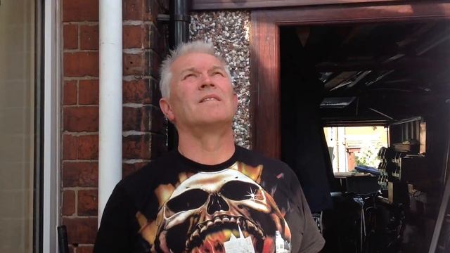 Dad is working on the garden смотреть онлайн