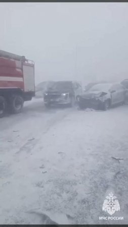 Сразу 14 машин столкнулись в Башкирии. Там сейчас сильная метель.