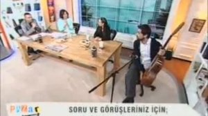 Onur Tuna Canlı yayında Şarkı Söylüyor