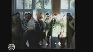 Алексей Алексеевич Кадочников объясняет принципы работы против пистолета