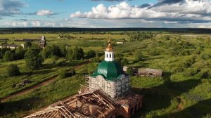 с Рождественское. У церкви после грозы.
