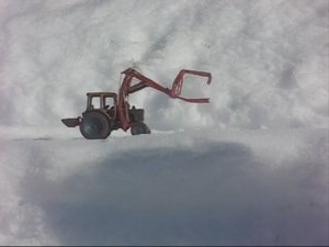 Погрузчик фронтальный ПФ-0,8 (ПФ-0,5Б) на базе трактора ЮМЗ-6АКЛ "Беларусь". Стогомет.