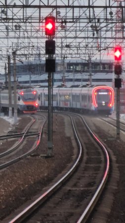 Когда поспорили кто приедет быстрее.