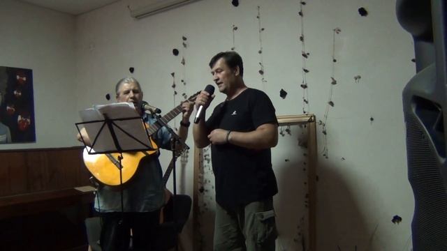 "Мы в бронетранспортере" - песню исполняют Владимир Столяров и Игорь Грузинцев