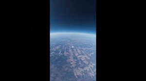 Самолёт летит со скоростью 800 км/ч