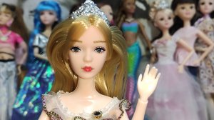 милая светлая куколка Еmily (Эмили), в образе русалочки с тюленчиком