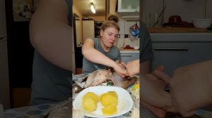 МУКБАНГ. Купили просто обалденного леща горячего копчения😋, отварная картошка, маринованный лук