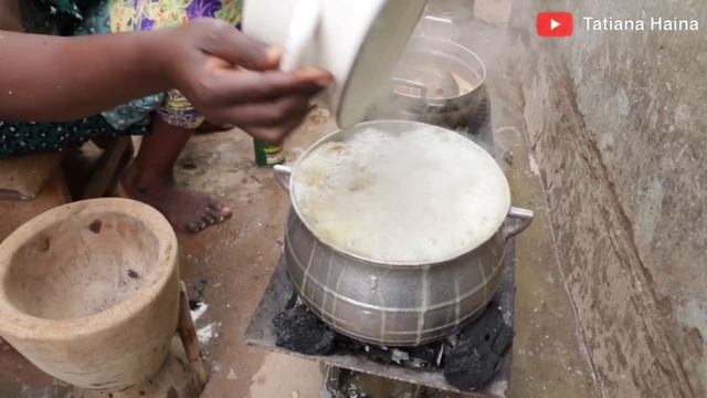 cooking BEANS FLOUR dumplings with SHEA BUTTER TOMATO STEW in Ghana|| west africa |kpogulo, danwake