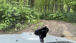 Стоковый Сузуки Джимни по бездорожью