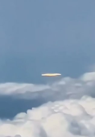 Белый Сигарообразный Объект