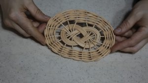 Плетём из ротанга символ бесконечности. Вариант начала плетения
