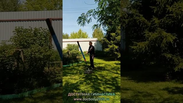 Отработка ударов шестом на макиваре в деревне (7)