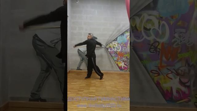Упражнения с коротким деревянным шестом (50)