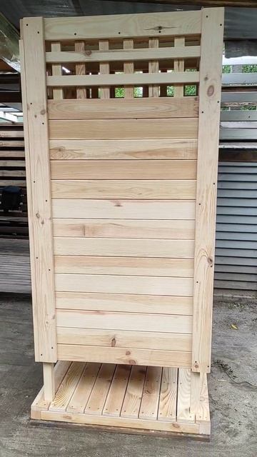 Садовий літній душ масив сосни. Садовый летний душ массив сосны. Garden summer shower pine massif. смотреть онлайн