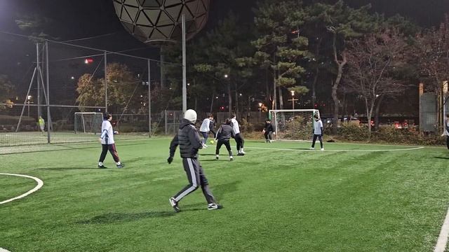 친선게임 풋살인데 템포가 이렇게 빠르다고...!? 그라운드FS vs 리버스FS (feat. 몬난놈 이찬희) смотреть онлайн