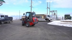 Фронтальный погрузчик HZM S810 для работы с ульями на опылении (пасека Варибрус, Краснодарский край)