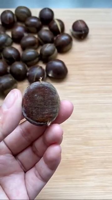自己炒的板栗香甜粉糯真好吃，重点是孩子自己就能剥壳！