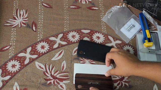 GIVEAWAY + Skinnova Skin for Nexus 5 | Ebony Wood | Review [CLOSED] смотреть онлайн