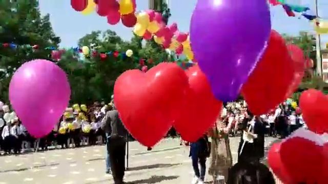 Последний звонок 8 школа Кизилюрт. 25.05.2019год смотреть онлайн