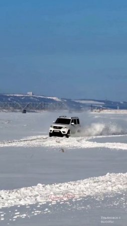 🤯 УАЗик разорвал снежные просторы у Старого моста  Ульяновский монстр, запечатленный на камеру «Уль