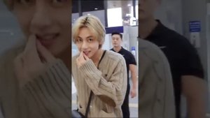 Ким Тэхён, сегодня, вылетел в Японию, по своему личному расписанию✈️✈️✈️✈️какой же он красивый!!!💜