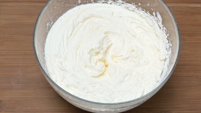 Pyszny deserek truskawkowy