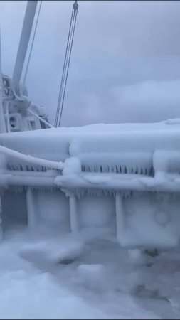 Рыболовецкое судно в Охотском  море. Прямо  сейчас.