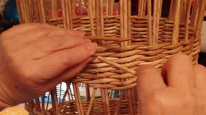 Корзина из бумажной лозы