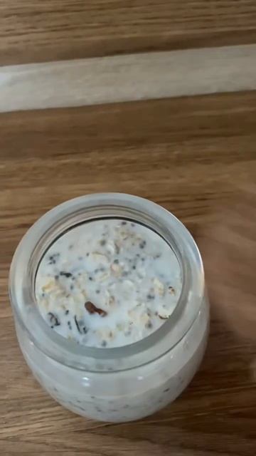 Делюсь своим любимым рецептом ленивой овсянки 🍓 #рецепты #ппрецепты #правильноепитание #овсянаякаша смотреть онлайн