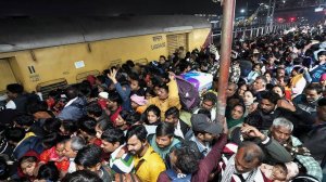 18 человек погибли в огромной давке на железнодорожном вокзале в Нью-Дели