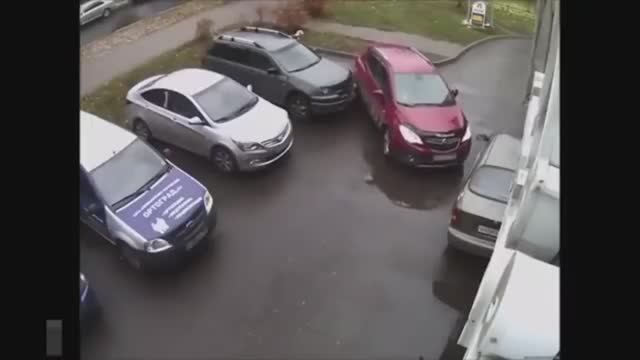 БАБЫ ЗА РУЛЕМ АВТО смотреть онлайн