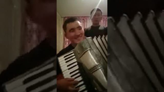 Ага-Инилер сонун ырдаптыр. Курбулар😎😎 смотреть онлайн