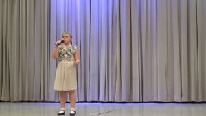 Старый забытый вальсок поет Тараненко Олеся (9 лет)