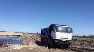 Первый самосвал ХАНТ 8х8 в полях