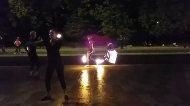 Небольшой видео игра с огнём на ВДНХ смотреть онлайн