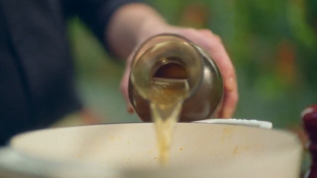 Christer Rødseth lager tomatsuppe med rund tomat смотреть онлайн