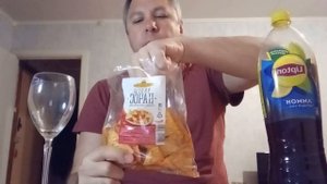 МУКБАНГ. КУШАЮ ЧИПСЫ НАЧОС И ПЬЮ ЧАЙ ЛИПТОН СО ВКУСОМ ЛИМОНА