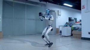 Китайский ИИ Unitree G1 лишает танцоров работы. 14 февр. 2025 г.