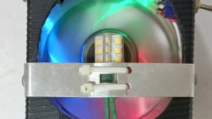 Power bank, фонарик и вентилятор в одном корпусе.