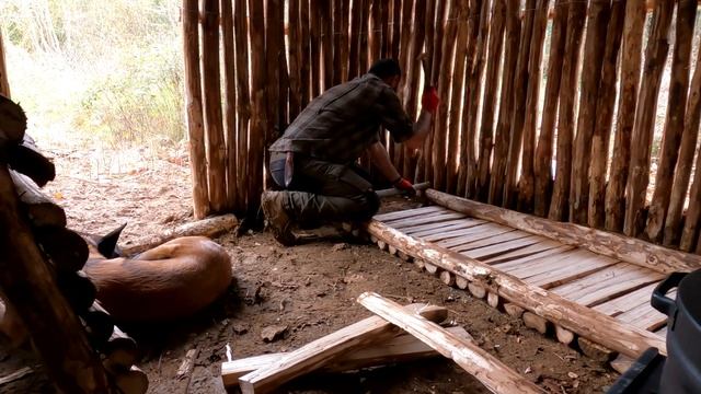 Построить бревенчатый домик для зимнего лагеря