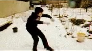 ПРИКОЛ:Танцует без музыки:)
